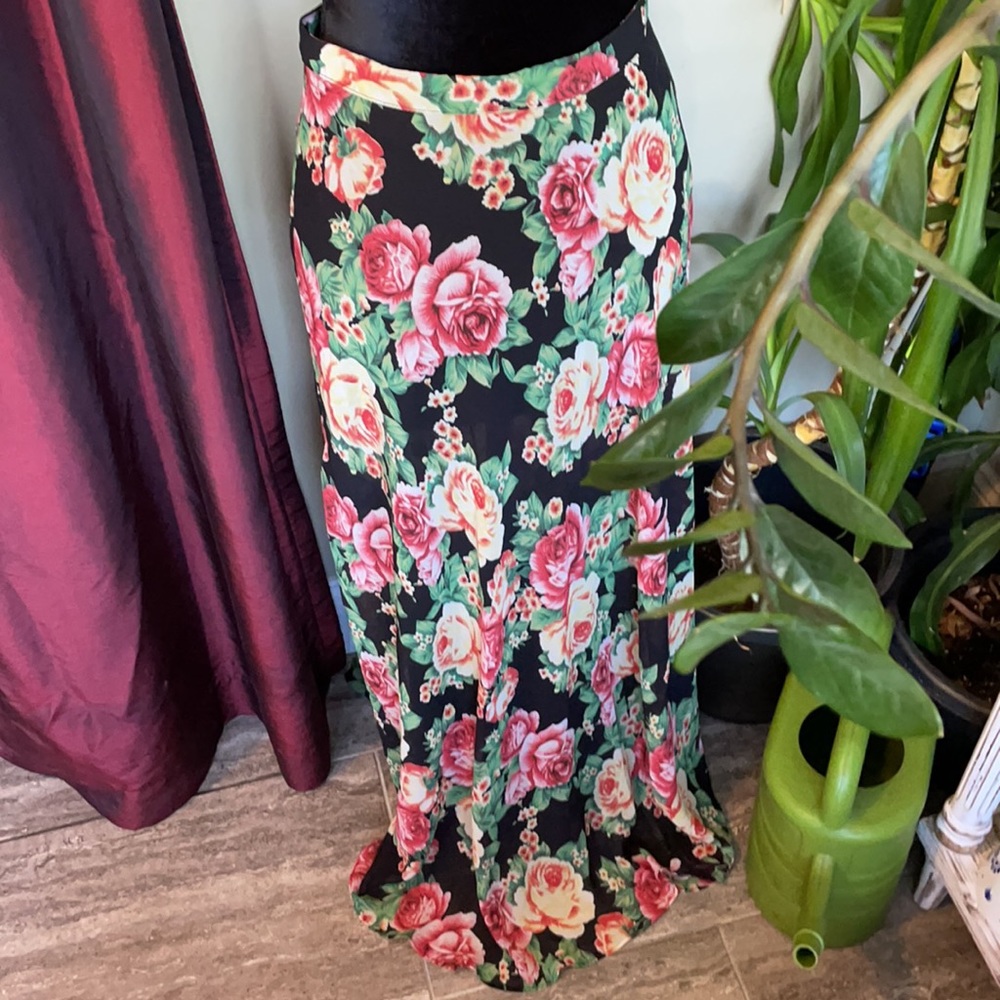 Forever 21 - Floral Skirt - Picture 2 of 4